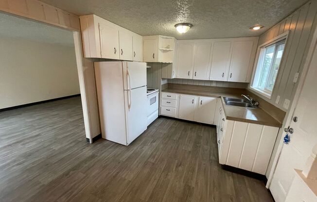 2 beds, 1 bath, 825 sqft, $1,295, Unit 554