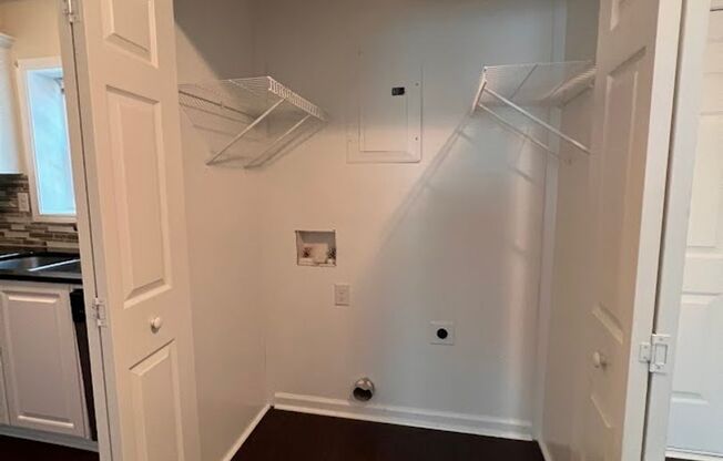 2 beds, 1.5 baths, 1,050 sqft, $995, Unit 35 Trapp Ct.