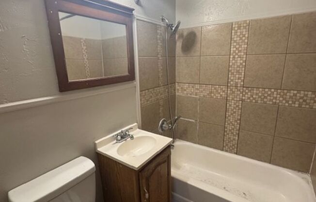 3 beds, 1 bath, $915