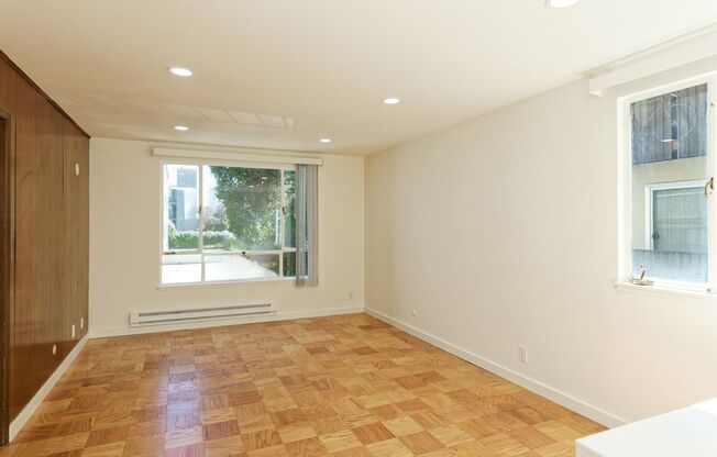 1 bed, 1 bath, 700 sqft, $2,450, Unit 118