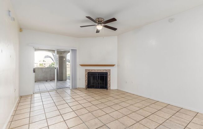 Adorable 2 bedroom unit in Paradise Valley!!