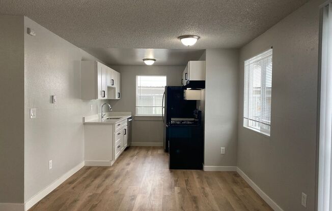 Lakewood Top and Ground floor 2 Bed, 1 Bath Available now!  *Winter Special! Schedule a tour Today!*