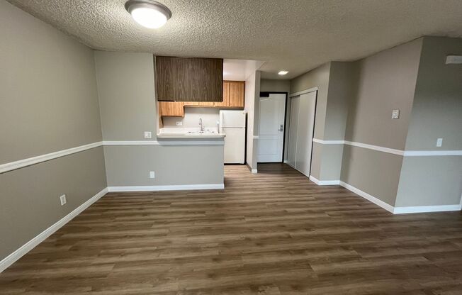2 beds, 1 bath, 980 sqft, $2,435, Unit 001