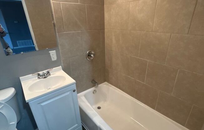 2 beds, 1 bath, 750 sqft, $1,170, Unit B12 1045 17