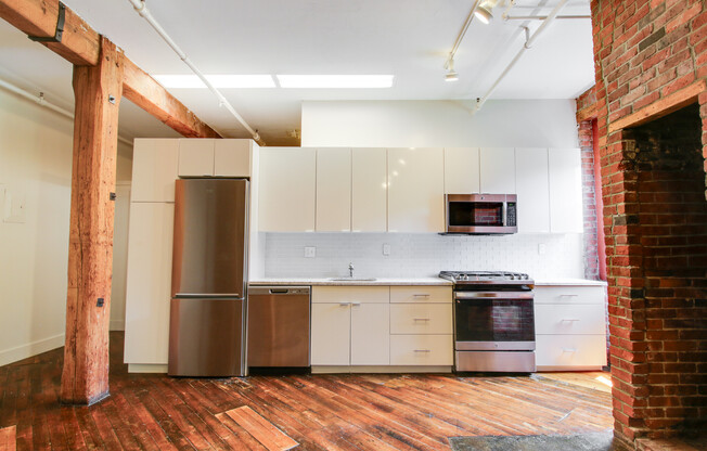 2 beds, 1 bath, 1,100 sqft, $4,400, Unit E214