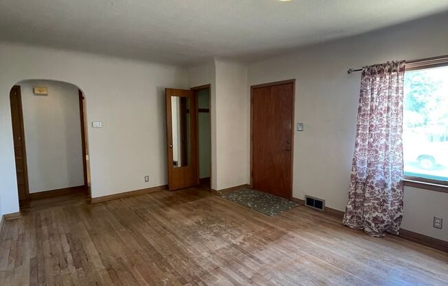 Rent Rate of $1900 if Lease Starts by 8/1/25!