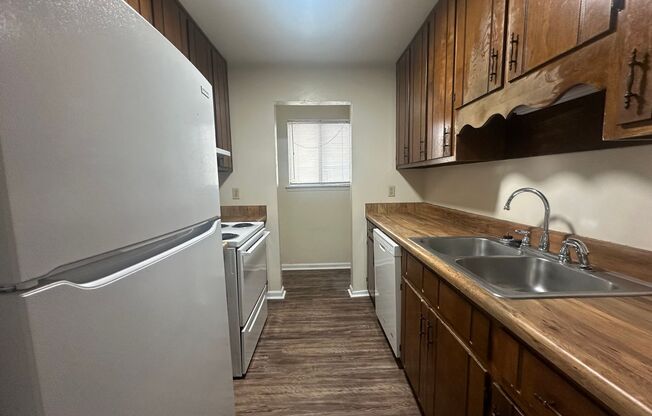 2 beds, 1 bath, 950 sqft, $1,100, Unit C