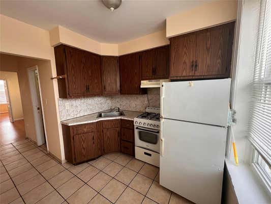 2 beds, 1 bath, 800 sqft, $2,400