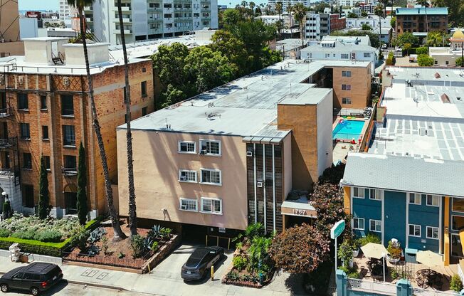 Hollywood & Highland Walkable Apartment Community