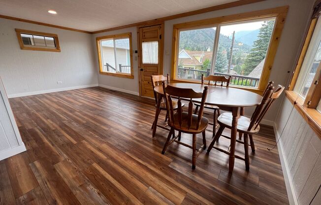 Beautiful Manitou Home With Sweeping Mountain Views Within WALKING Distance to Downtown!!!