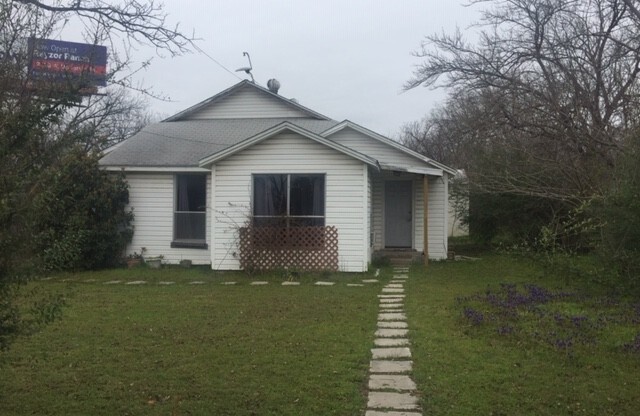 1940's Rent Home near UNT, Priced to Lease, but not pretty