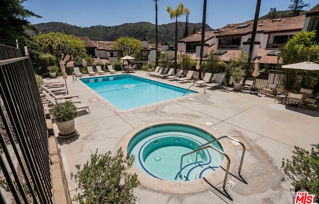 17241 PALISADES CIR