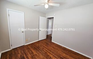 3 beds, 2 baths, $1,025