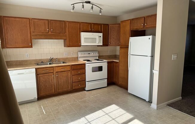 2 beds, 1.5 baths, $1,400