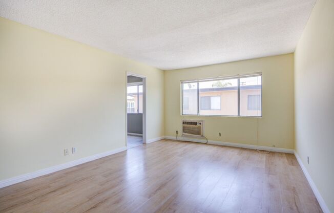 2 beds, 1 bath, $1,900, Unit # 15