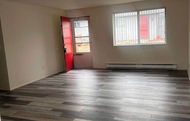 2 beds, 1 bath, 900 sqft, $1,695, Unit A