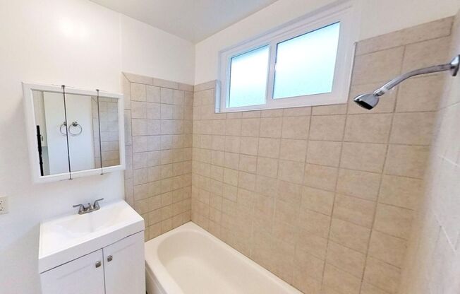 Beautifully updated, Thousand Oaks 4 + 2 single story home