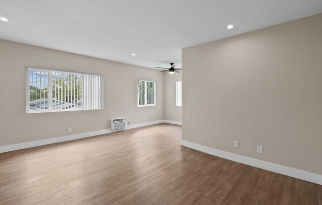 2 beds, 1 bath, 720 sqft, $2,500, Unit Unit #4