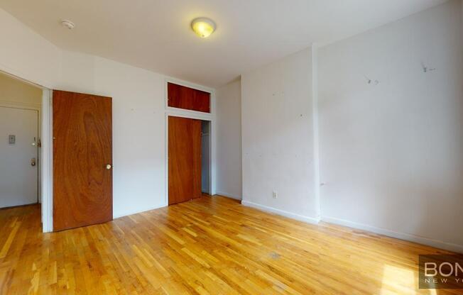 2 beds, 1 bath, $3,800, Unit 11