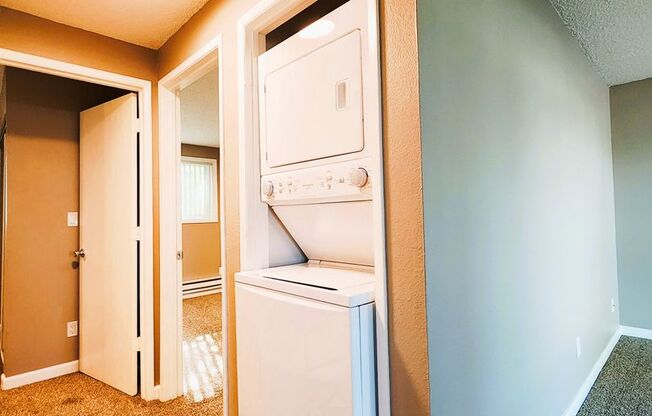 2 beds, 1 bath, 830 sqft, $1,315, Unit N-141