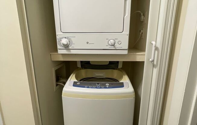 2 beds, 2 baths, 1,000 sqft, $1,975, Unit 14210 #302