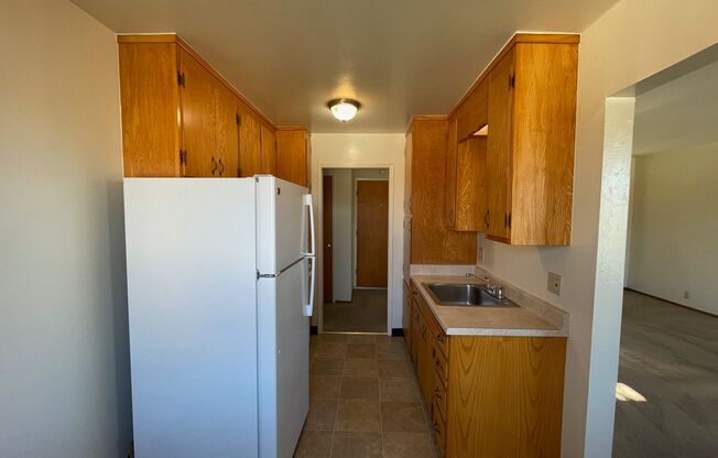 2 beds, 1 bath, 1,047 sqft, $1,945