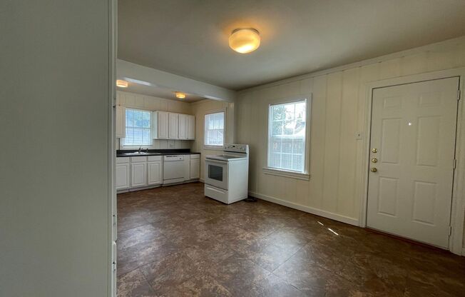 2 beds, 1 bath, $1,895