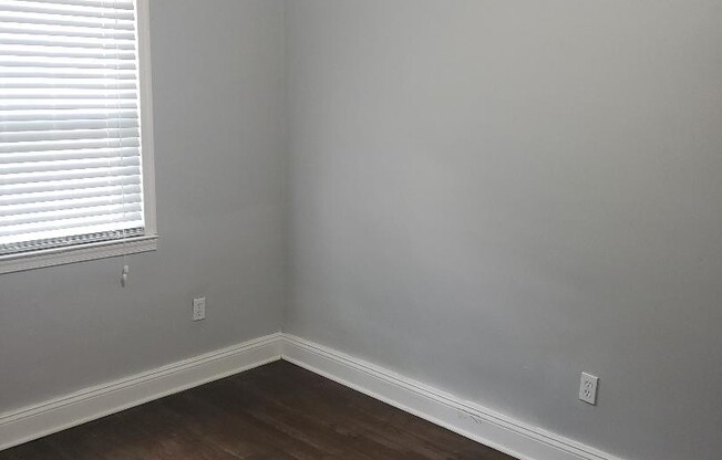 Capitol Hill/ H street - Renovated 1 bedroom apartment w/parking