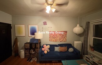 5945 N Greenview Ave