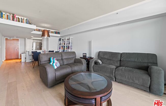 1 bed, 1.5 baths, 993 sqft, $4,700, Unit 720
