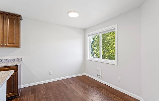 2 beds, 1 bath, 830 sqft, $2,300, Unit A102