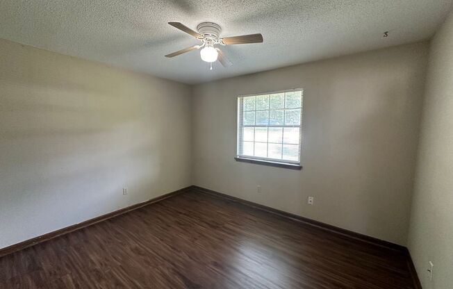 2 beds, 1 bath, $1,250