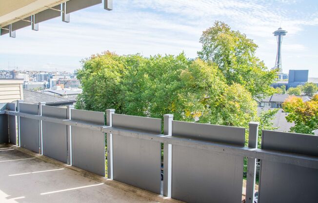 900 Nob Hill Ave North