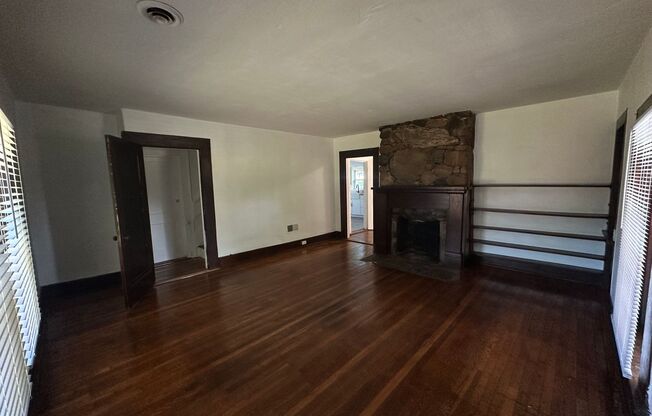 Charming 4 Bedroom House in Bedford