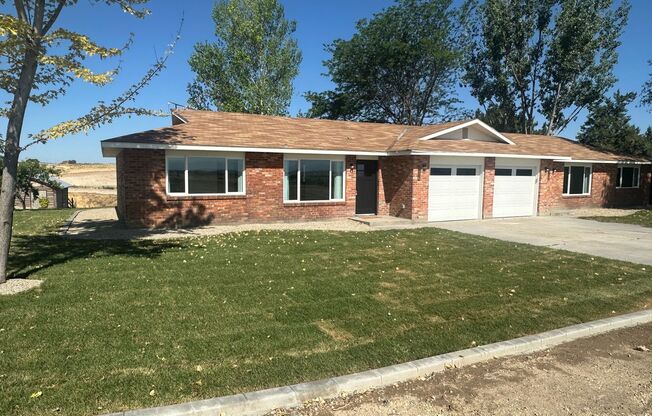Style and Class....2 Bedroom, 1 bath , 1 Car Garage....Meets Open Air and Outside Space