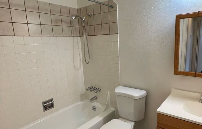 2 beds, 1 bath, $1,295