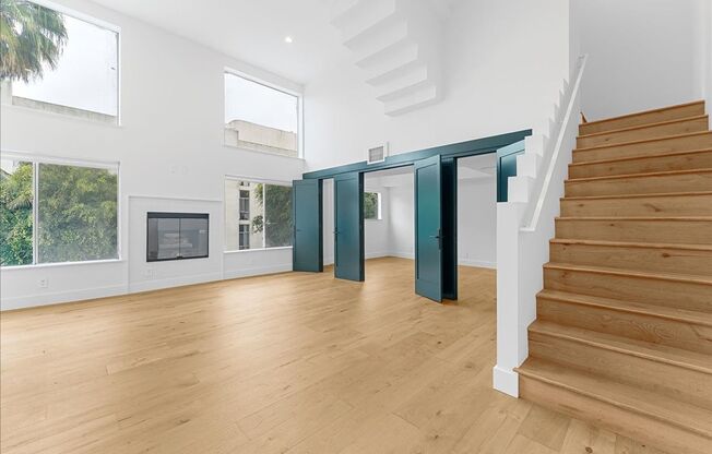 135 N Doheny Dr Apt 103