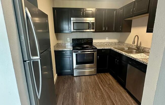 2 beds, 2 baths, 950 sqft, $974, Unit 9272D