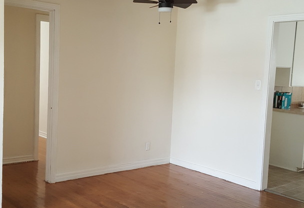 3 beds, 1 bath, $900