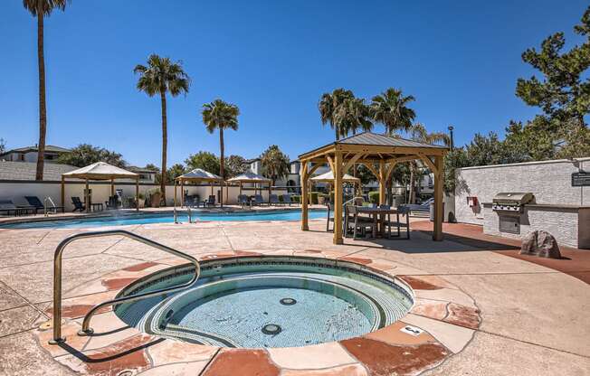 hot tub at the enclave at woodbridge apartments in sugar land, tx