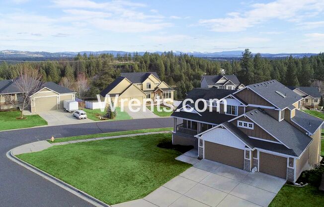Beautiful Northside Home! Available Mid June!