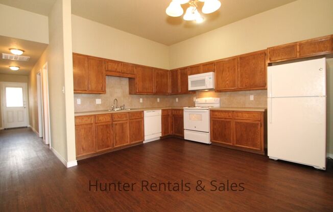 3 beds, 3 baths, $1,300, Unit Unit A