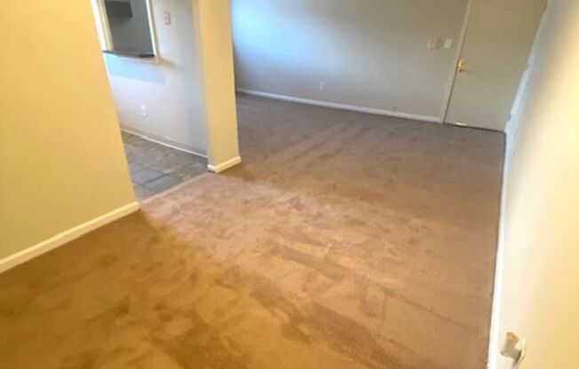 1 bed, 1 bath, 625 sqft, $1,270, Unit D09