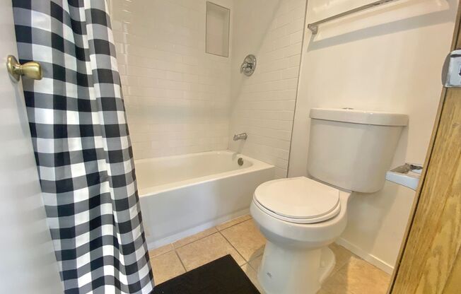 1 bed, 1 bath, $1,000