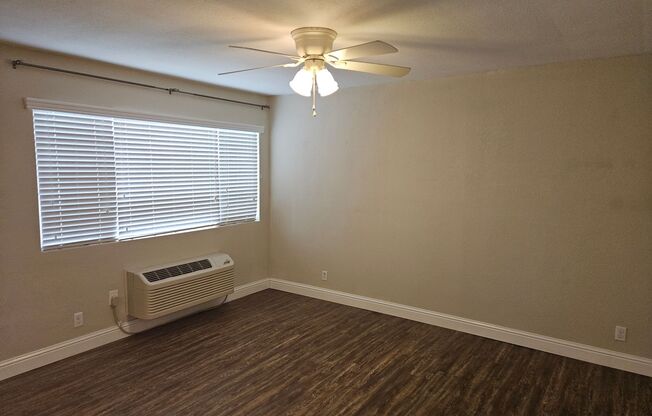 2 beds, 1 bath, $1,200, Unit 590