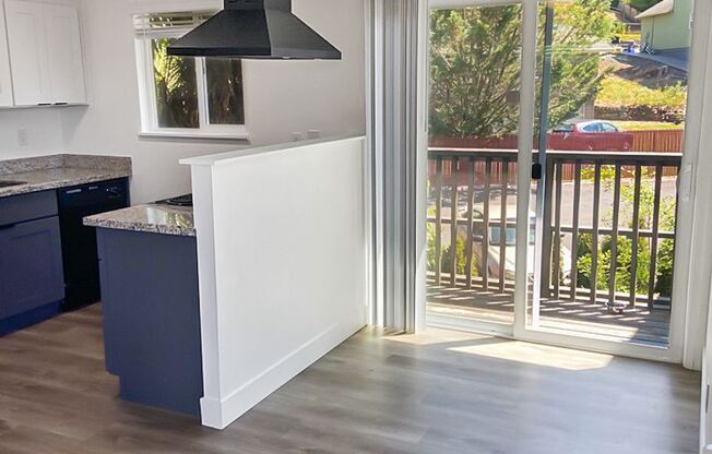 2 beds, 1 bath, 890 sqft, $1,655, Unit 24