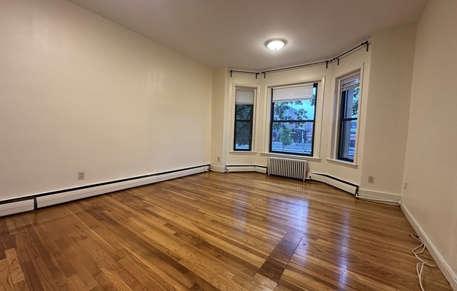 2 beds, 1 bath, 800 sqft, $2,995, Unit 26