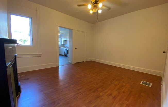 Super Spacious Townhome Close to Campus! Washer & Dryer Provided! Call Now!