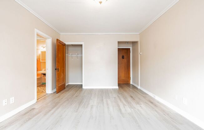 Spacious Units in a Vintage Brick Building- Walk to Seattle Center, Shops,and Restaurants!