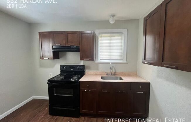 832 HARLAN AVE